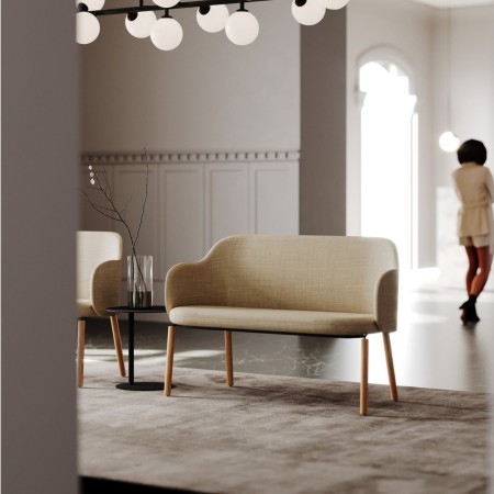 Salle lumineuse avec banc Flos clair au design épuré - Flos