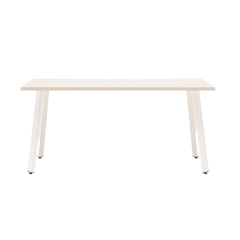 Bureau avec plateau en bois clair et piétement blanc