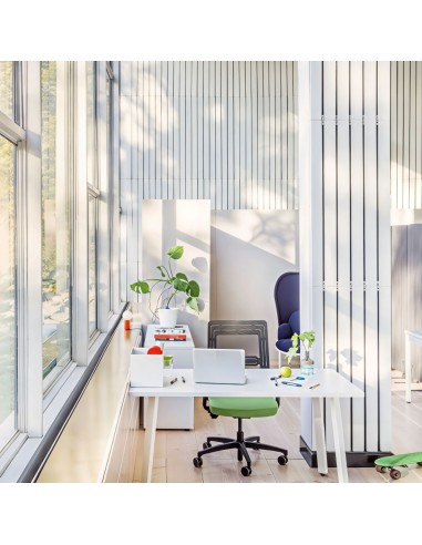 Petit bureau blanc avec siège vert et noir