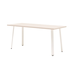 Bureau Ogi A en bois clair et piétement blanc