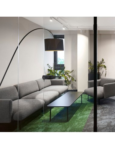 Canapé Fora dans un espace de travail moderne - Fora