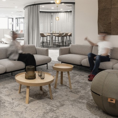 Bureau collaboratif avec modules Fora gris et beige - Fora