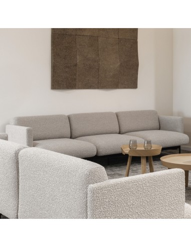 Canapé Fora intégré à un hall d’accueil lumineux - Fora