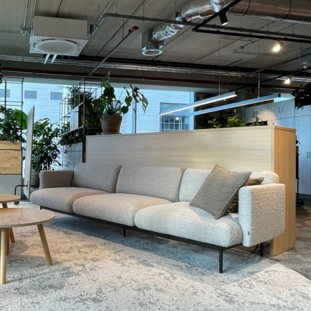 Salon contemporain avec canapé Fora en tissu beige - Fora