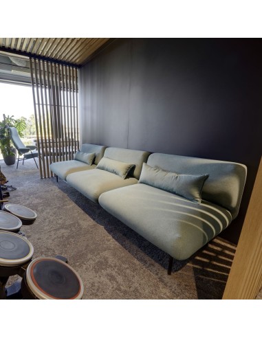 Espace lounge moderne avec canapés modulaires Fora - Fora
