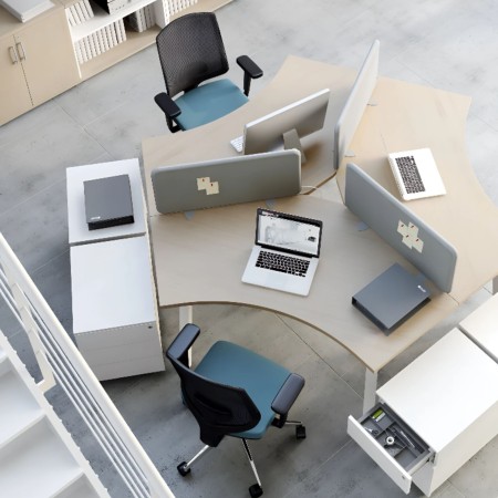 3 postes de travail avec rangement et panneaux séparateurs