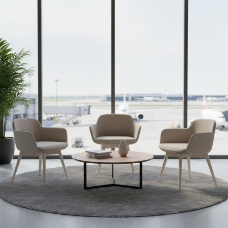 Chaise Danae en tissu gris clair avec pieds bois clair inclinés – Danae 2