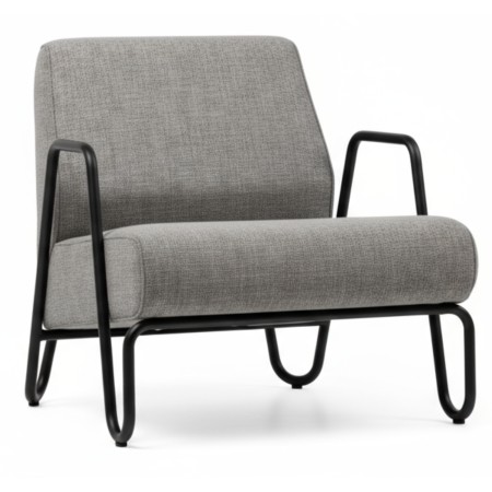 Fauteuil Clip en tissu gris avec accoudoirs bois dans hall d'accueil d'un hôtel en Suisse