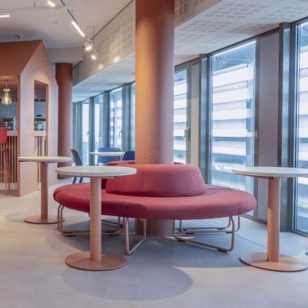 Fauteuil Legvan arrondi en gris avec base blanche - Legvan 2