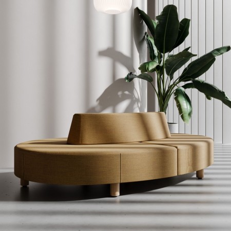 Canapé Nubi marron clair avec plante verte à côté - Nubi