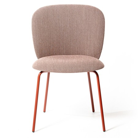 Chaise tapissée rose avec piètement métallique rouge, vue de face - Volta