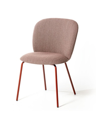 Chaise tapissée rose avec piètement métallique rouge, vue de trois-quarts - Volta