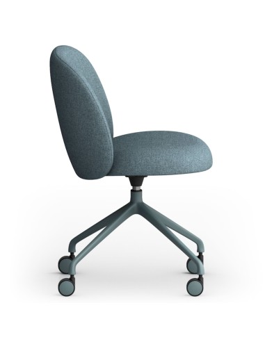 Chaise Volta avec dossier arrondi et assise ergonomique, présentée de profil pour montrer sa ligne courbe – Volta
