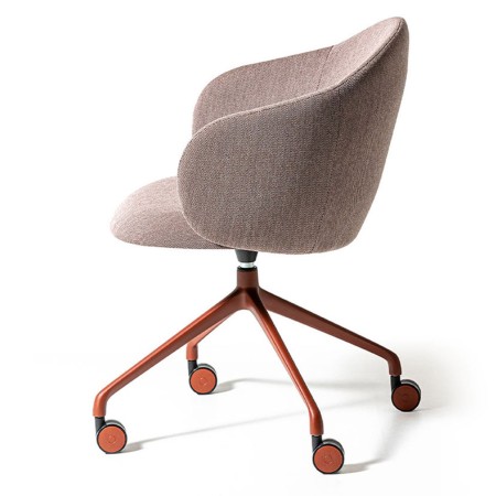 Chaise de bureau Volta au design élégant, piètement coloré et assise confortable, présentée de profil – Volta