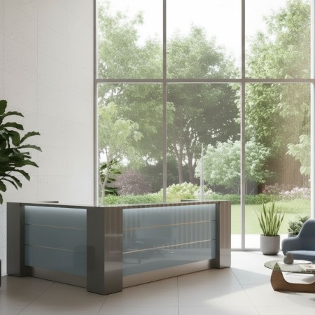 Meuble de réception avec façade bleue dans un espace d'accueil lumineux