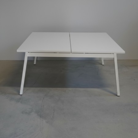 Bureau bench Ogi M de MDD - déstockage comme neuf