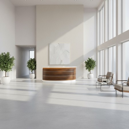 Meuble de réception façade en bois foncé dans grand espace d'accueil chaleureux