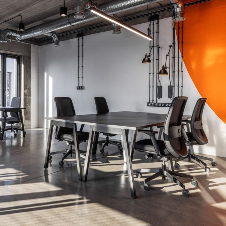 Chaise de bureau en espace de travail proffessionnel - noir, classique et confortable BELT