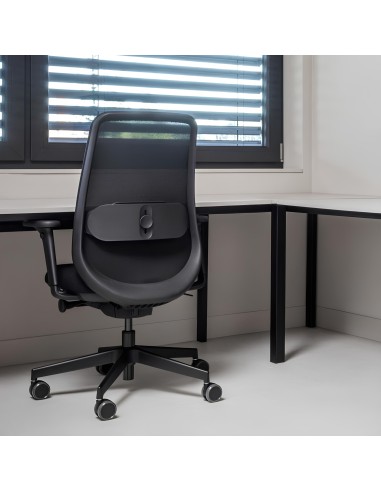 Poste de travail professionnel équipé de la chaise ergonomique Belt BE 102 Black