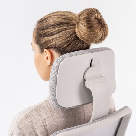 Chaise Belt BE 102 utilisée dans un bureau professionnel design et lumineux soutien tête