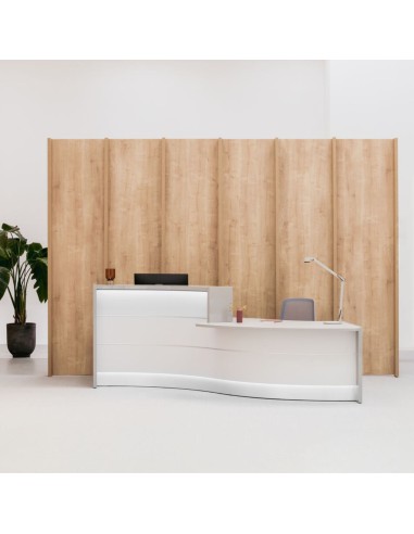 Meuble de réception en courbe de couleur blanche dans petite esapace d'accueil