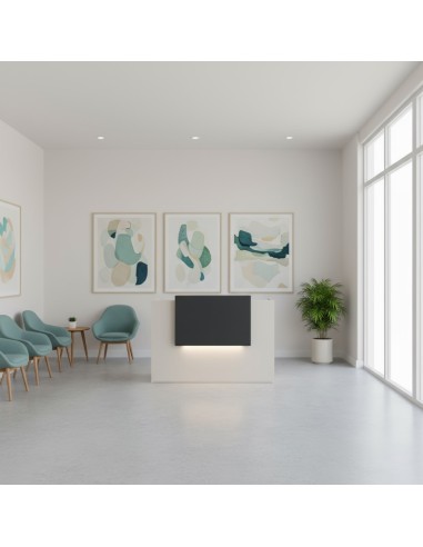 Meuble de réception beige dans espace d'attente avec fauteuil et table basse