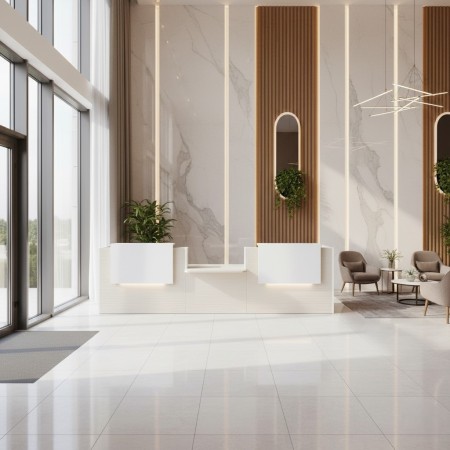 Meuble de réception clair dans un espace d'accueil d'hôtel