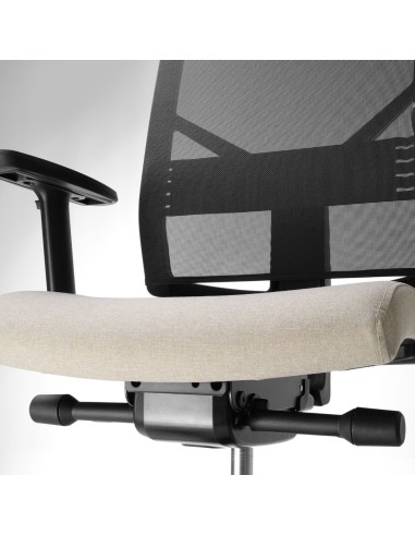 Vue rapprochée de l’assise du fauteuil Eleven noir – mousse dense et tissu gris