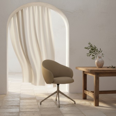 Chaise beige tapissée dans un espace clair - Volta