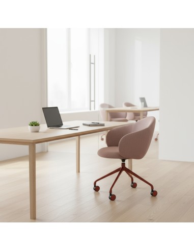 Chaise 4 pieds sur roulettes dans un bureau lumineux, sol en bois – Volta