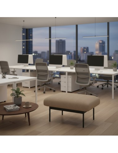 Banquette beige dans un bureau lumineux, idéale pour les zones d’attente modernes. - Fora Office