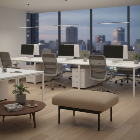 Banquette beige dans un bureau lumineux, idéale pour les zones d’attente modernes. - Fora Office
