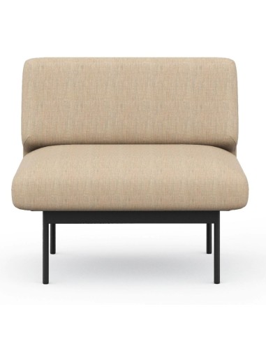 Vue de face du fauteuil tapissé beige, assise généreuse et confortable. - Fora Office