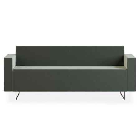 Canapé trois places tapissé gris aux lignes droites et piètement fin en métal. - Quadra