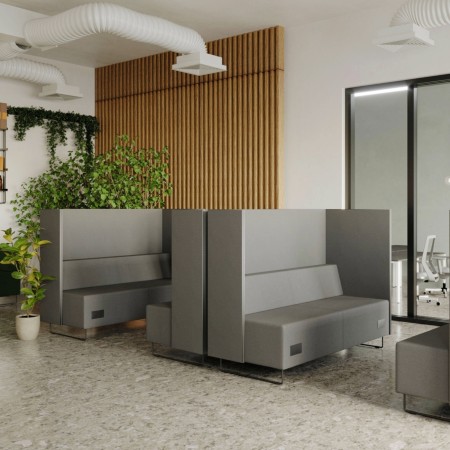 Banquette d’extérieur intégrée à un espace lumineux et végétalisé. - Quadra