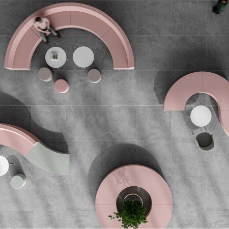 Vue du dessus d’une composition circulaire rose et verte. - Quadra