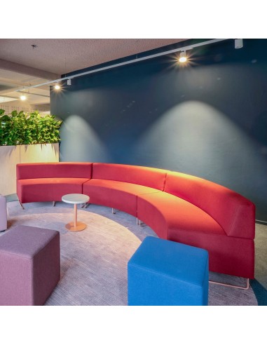 Composition colorée avec modules roses, rouges et bleus. - Quadra