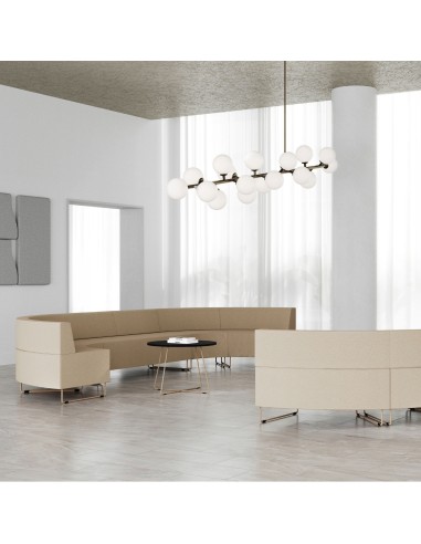 Espace moderne avec banquettes beiges disposées en courbe. - Quadra