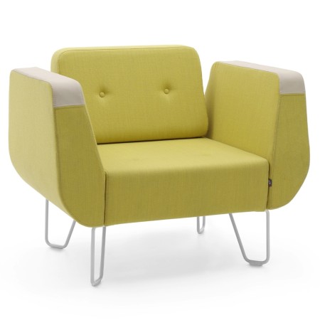 Version jaune du fauteuil avec pieds fins en métal. - U Floe