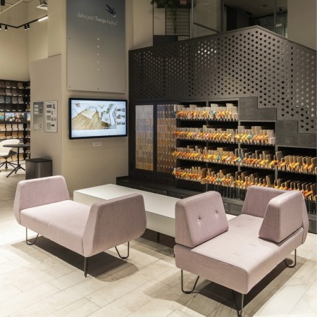 Espace lounge chaleureux avec fauteuils et canapés pastel. - U Floe