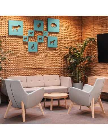 Ambiance chaleureuse avec fauteuils beiges et mur en briques. - U Floe