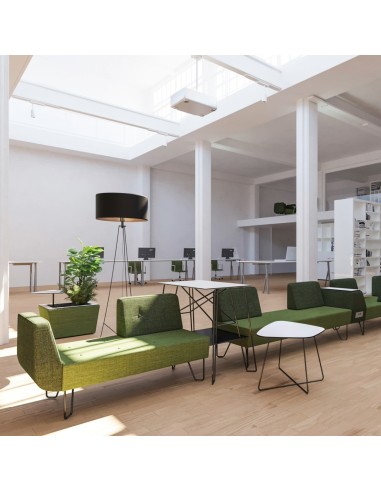 Grand espace ouvert avec fauteuils verts et ambiance naturelle. - U Floe