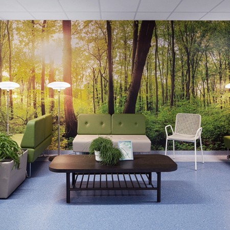 Banquettes vertes modulaires dans un environnement lumineux. - U Floe