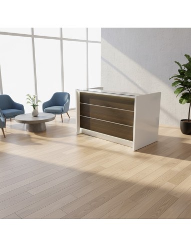 Meuble de réception façade en bois foncé dans espace d'accueil avec fauteuils bleus et table basse