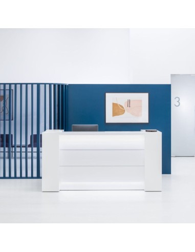 Meuble de réception blanc dans espace d'accueil cabinet médical