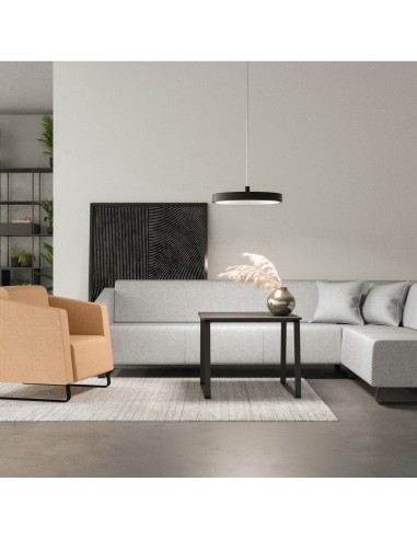 Salon moderne avec canapé gris et ambiance chaleureuse. - Voo Voo