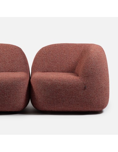 Duo de fauteuils bouclés rouges au design sculptural. - Jelly