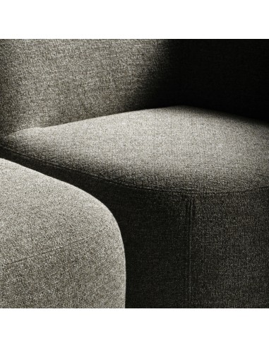 Détail d’un fauteuil rouge sous lumière tamisée. - Jelly