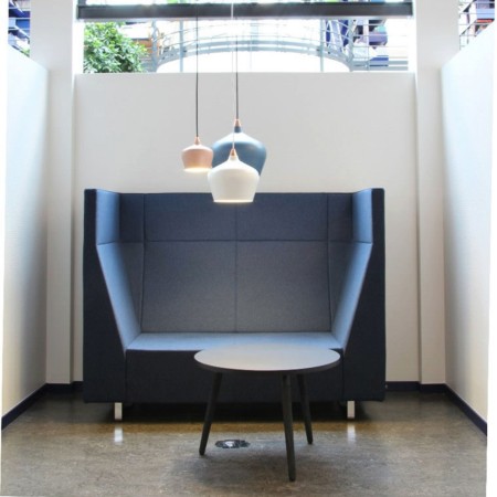 Voo Voo Box gris clair avec parois hautes et assise confortable, idéal pour la concentration. - Voo Voo Box 2