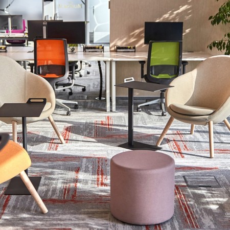 Pouf Rondo marron avec roulettes intégrées à la base. - Rondo 2